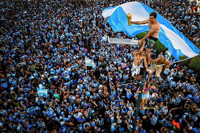 Aufnahmen aus der Luft zeigen das Ausmaß der Fan-Feier in Buenos Aires.