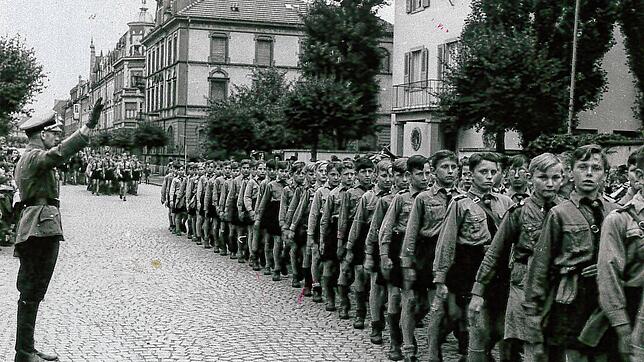 Hitlerjungen aus dem Landkreis bei einem Aufmarsch in Säckingen 1944. Ex-Amtsgerichtspräsident Thomas Kummle berichtet beim ...