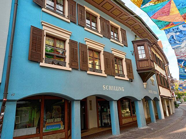 Das Haus Schilling mit den hölzernen Erker wirkt zwar urhistorisch, stammt aber erst aus den 80er-Jahren.