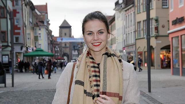 Jessica Bisceglia auf dem Weg in die Villinger SÜDKURIER-Redaktion. Die aktuelle Miss Baden-Württemberg tritt bei der Miss Germany-Wahl ...