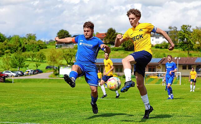 Bild 21: 6:0-Sieg im Spitzenspiel! A-Jugend der SG Dettingen-Dingelsdorf erobert Bezirksliga-Spitzenposition