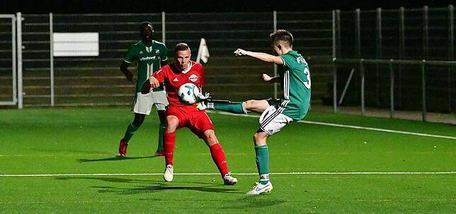 Bild 9: FC Wallbach feiert beim 3:1 gegen den FC Zell seinen ersten Heimsieg &ndash; und wir haben die Bilder!