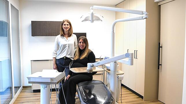 Ab Mai werden die Zahnärztinnen Dr. med. dent. Kirsten Storz (links) und Dr. med. dent. Sabrina Himmelsbach die Patienten in ...
