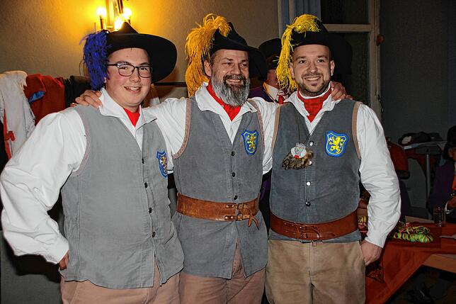 Den kleinen Verdienstorden erhielten v.l. Fabian Wohlhüter, Steffen Deufel und Hans Peter Schlesiger vom Fanfarenzug.