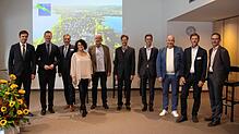 Die Werner-Messmer-Klinik feiert ihr 50-jähriges Bestehen mit Landrat Zeno Danner (von links), Oberbürgermeister Simon Gröger, ...
