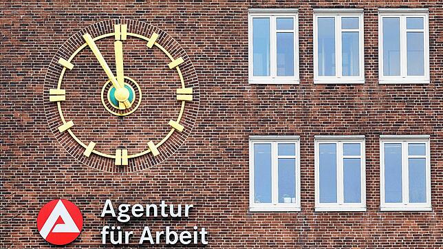 Die Arbeitsagenturen im Land &ndash; hier in Hamburg &ndash; haben derzeit alle Hände voll zu tun. Tausende Unternehmen haben Kurzarbeit ...