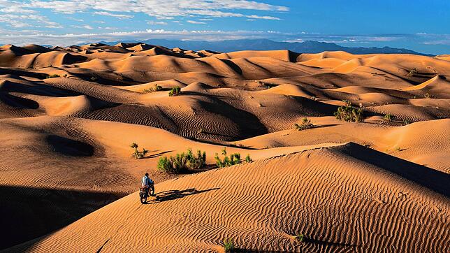 Faszinierende Dünenlandschaft in der Wüste Gobi: Mit dem Fatbike konnte Thomas Schenker diese Landschaft entlang der Seidenstraße ...