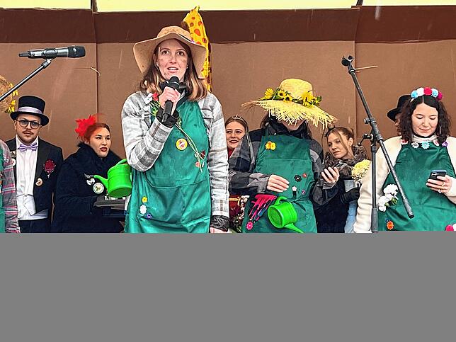 Bild 1: Rathaus in Immenstaad entmachtet: Narren regieren – Prinzenpaar wird vermählt – Die schönsten Bilder!