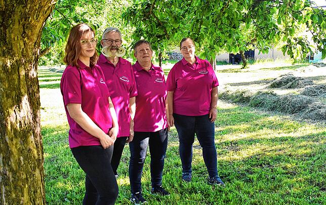Die Familie Ramona, Jürgen, Doris und Tina Gommeringer (von links) betreibt ihre Brennerei in Eigeltingen bereits in fünfter Generation.