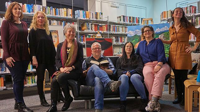 Die Wortfischer, hier die Autoren (von links) Hannah Steinbring, Angelika Weber-Wehrle, Peter Heinemann, Anja Feuerbacher, Julia Becker ...