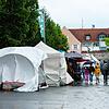 Vorbereitung auf das Unwetter beim Kulturufer. Kurz vor dem Sturm wird alles sicher eingepackt.