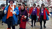 Als Narrenmutter präsentiert Ilona Boos, hier mit Narrenvater Andreas Strobel, die Meßkircher Katzenzunft bei Umzügen, wie hier beim ...