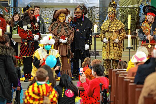 Bild 13: Narrenspiel vor dem Zunfthaus der Narrizella Ratoldi