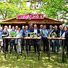 Neben den Organisatoren Frank Schuhwerk (dritter von links), Kay Brüggemann (vierter von links) und Tommy Spörrer (Mitte, hinten) sowie ...