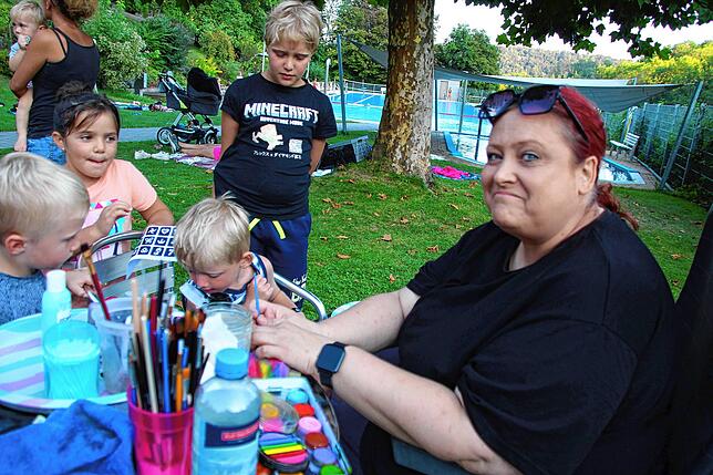 Zum gelungenen Saisonabschluss der Schwimmfreunde Stühlingen gab es Kinderschminken mit Beisitzerin Simone Hamm, welches sehr großen ...