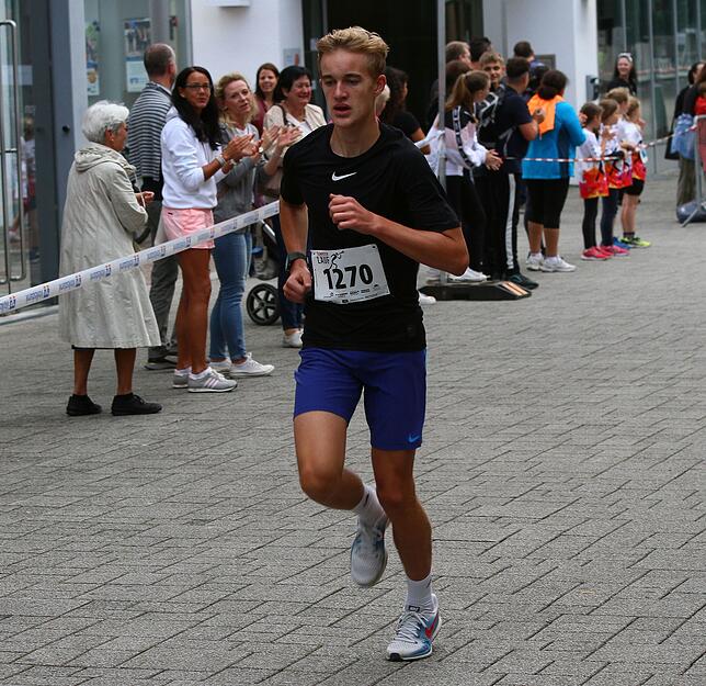 Hauchdünn: Biathlet Fabian Kaskel aus Bad Säckingen gewann den U18-Lauf in 10:38,8 Minuten, verpasste die Tagesbestzeit beim Nachwuchs ...
