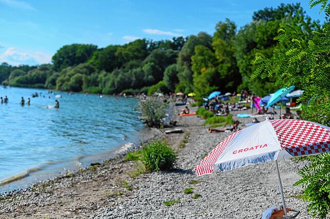 An den Stränden am Bodensee tummeln sich die Menschen. Abstandsregeln werden immer weniger beachtet.