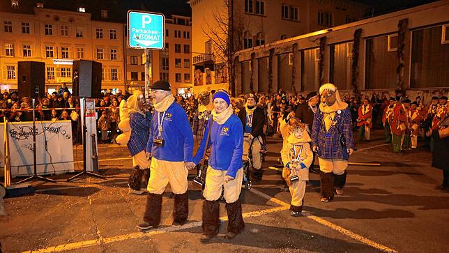 Bild 10: Die Fasnacht wird verbrannt. Hunderte Narren nehmen in Konstanz Abschied