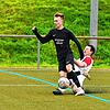 Führungstreffer: Philip Lehmann &ndash; hier im Spiel gegen den FC RW Weilheim gegen Florian Hiss &ndash; brachte die SG FC Wehr/Brennet ...