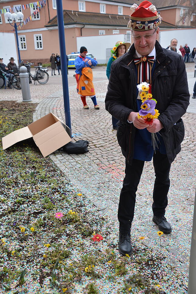 Bild 4: Bilder vom Sturm auf das Rathaus und der Schlüsselübergabe in Bad Dürrheim