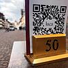 In diesem Lokal in der Waldshuter Kaiserstraße werden Gäste aufgefordert, sich mit der Luca-App selbst zu registrieren. Der ...