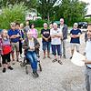 Bei einem Dorfgespräch stellte Bürgermeister Michael Klinger die Pläne für einen weiteren Neubau für geflüchtete Menschen in ...
