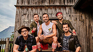 Der Auftritt der Alpenrock-Band Mountain Crew am Samstag, 2.¦August, ist einer der Höhepunkte des Fests. Die fünf Männer treten das ...