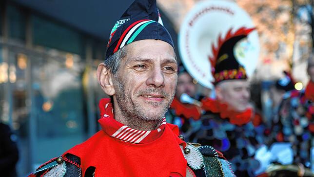Bild 20: Konstanzer Fasnacht: Blätzlebuebe feiern den Auftakt 2023 auf dem Augustinerplatz
