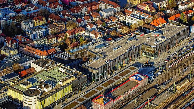 Blick auf die Singener Innenstadt, aufgenommen im November 2022. Wie sie sich entwickeln soll, wurde kürzlich besprochen.