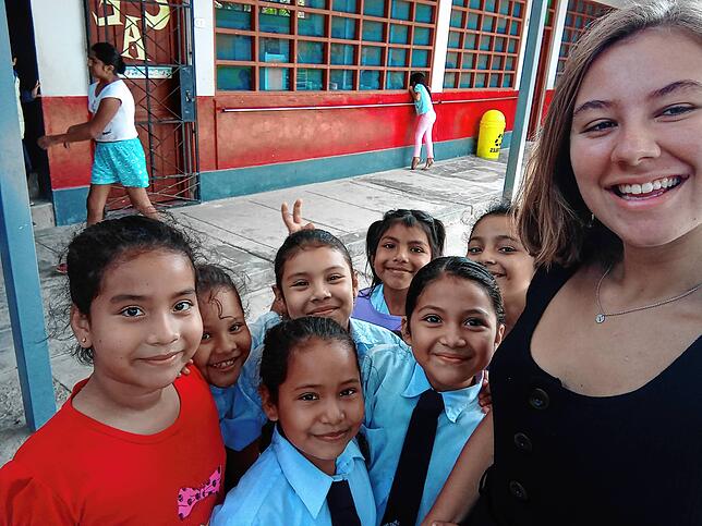 Die 19-Jährige fühlte sich schnell heimisch in Peru: Während der ersten Unterrichtsstunden sei die Verständigung mit den Schülern aber ...