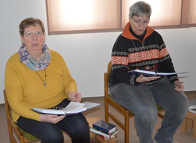 Die beiden Ordensfrauen Schwester Bernadette (links) und Schwester Dorothee leben gemeinsam als Steyler Missionarinnen in St. Theresia ...