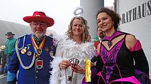 Narrenbolizischd Martin Menner (von links), Sumpfgeister-Präsidentin Marion Kaja und Daisendorfs Bürgermeisterin Jaqueline Alberti haben ...
