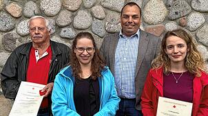 Die Gurtweiler Blutspender mit Ortsvorsteher Claudio Helling (von links): Klaus Lütte (125¦Spenden), Tanja Hauser (25) und Julia ...