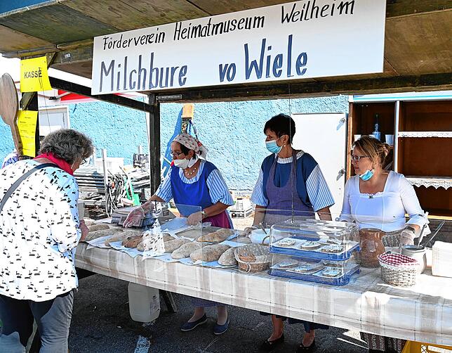 Die traditionelle Herstellung von Butter, Buttermilch, Rahm und Magermilch nach altem Brauch präsentierte der Förderverein Heimatmuseum ...