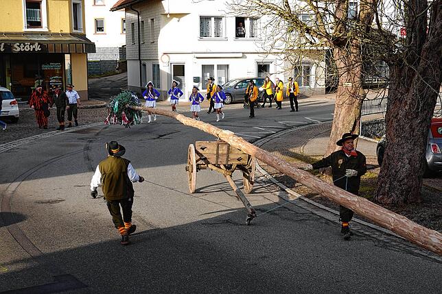 In die Jahre gekommen: Die sieben Görwihler Baumstellen suchen bisher vergeblich nach einem neuen Nachläufer zum Transportieren des ...
