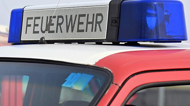 Die Einsatzkräfte der Feuerwehr belüfteten den Eingangsbereich der Therme maschinell. (Syymbolbild)