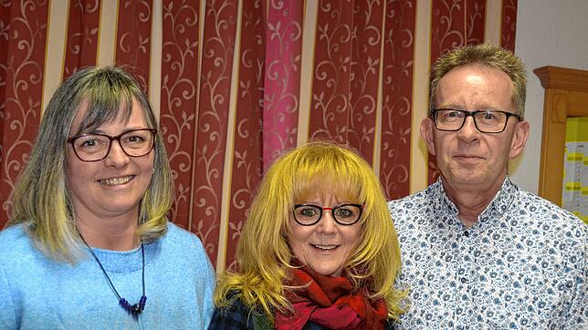 Barbara Schemmer (links) ist die neue Kassiererin des Musikvereins, Rita Wagner und Georg Maier wurden für 50-jährige ...