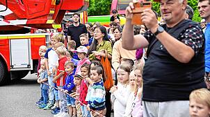 Bild : Goßer Andrang beim Feuerwehrfest