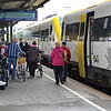 Der Stadtbahnhof in Friedrichshafen ist Bahnknotenpunkt: Die Südbahn wird gerade elektrifiziert, doch die Bodenseegürtelbahn bleibt noch ...