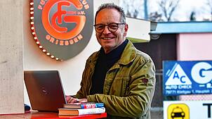 Nach dem Quiz ist vor dem Quiz: Michael Will (61) hat seit über 20 Jahren viel Spaß damit, die Quizabende des FC Grießen zu organisieren.