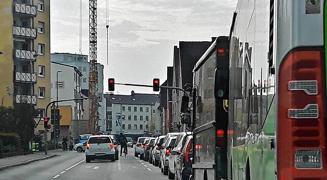 Ob es ab August zu Staus in der Hochstraße kommen wird, wird sich zeigen. Bild: Ganter