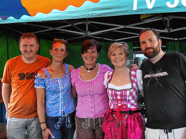 Bild 22: Gut gelaunte Gäste bei der Vrenelis-Wies´n Gaudi des TV Jestetten