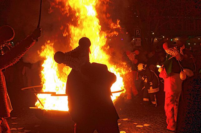 Bild 1: Nachtumzug beim Viererbund: Narrentag gipfelt in mystischer Stimmung beim Nachtumzug