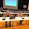 Anja Heini (links) von der Stadtverwaltung informierte im Ausschuss für Jugend, Bildung und Soziales, wie es mit den städtischen ...
