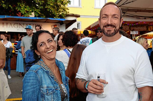 Bild 7: Mit Musik und Gaumenfreuden lockt das Konstanzer Weinfest 2025 seine Gäste