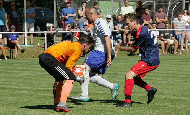 Bild 27: Der FC Schlüchttal feiert einen 5:2-Sieg gegen den TuS Lörrach-Stetten und den Bezirksliga-Aufstieg &ndash; wir haben die Bilder!