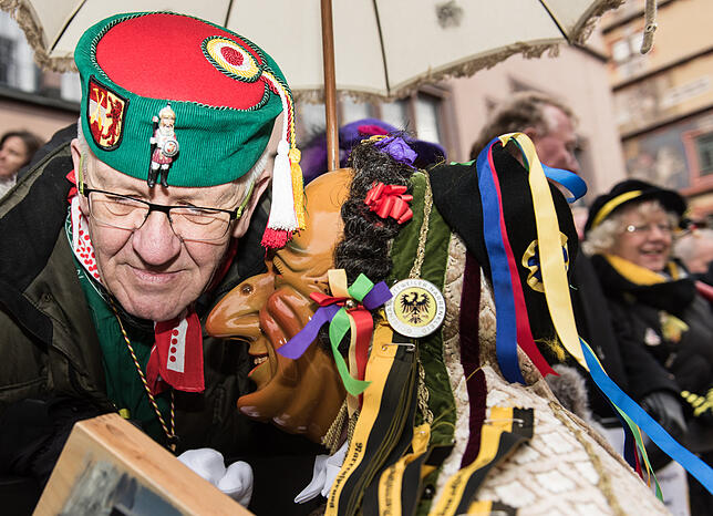 Den Mächtigen die Wahrheit ins Gesicht sagen: Hier findet ein Schantle 2016 beim baden-württembergischen Ministerpräsidenten Winfried ...