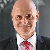 Professor Peter Kremsner leitet die klinische Studie zum neuen Corona-Impfstoff am Tropeninstitut der Uniklinik Tübingen.