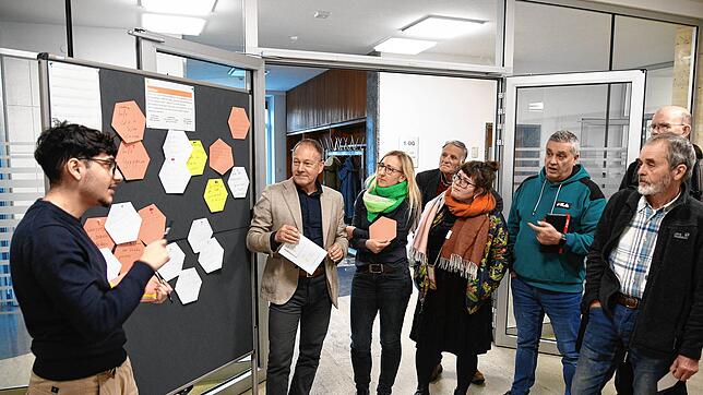 Eine groß angelegte Demokratiekonferenz sollte den Impuls der Kundgebung gegen rechts in dauerhaftes Engagement überführen. In kleinen ...