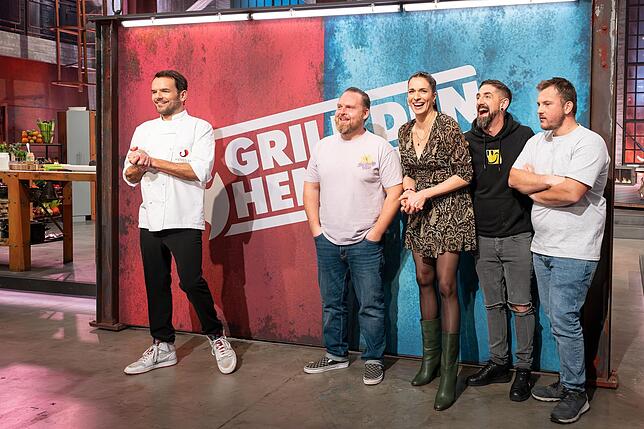 Wer grillt hier wen? Steffen Henssler, Axel Stein, Sally Özcan und die Beet-Brüder Gunnar Fichter und Luis Roeder (von links).